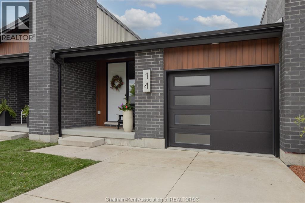 Single Family — 14 Clara Crescent, Chatham, Ontario