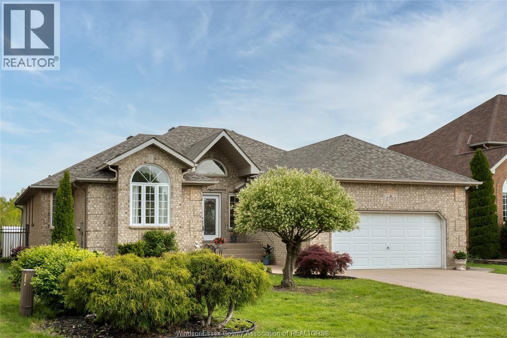 2703 Lombardy Crescent, LaSalle — photograph 2