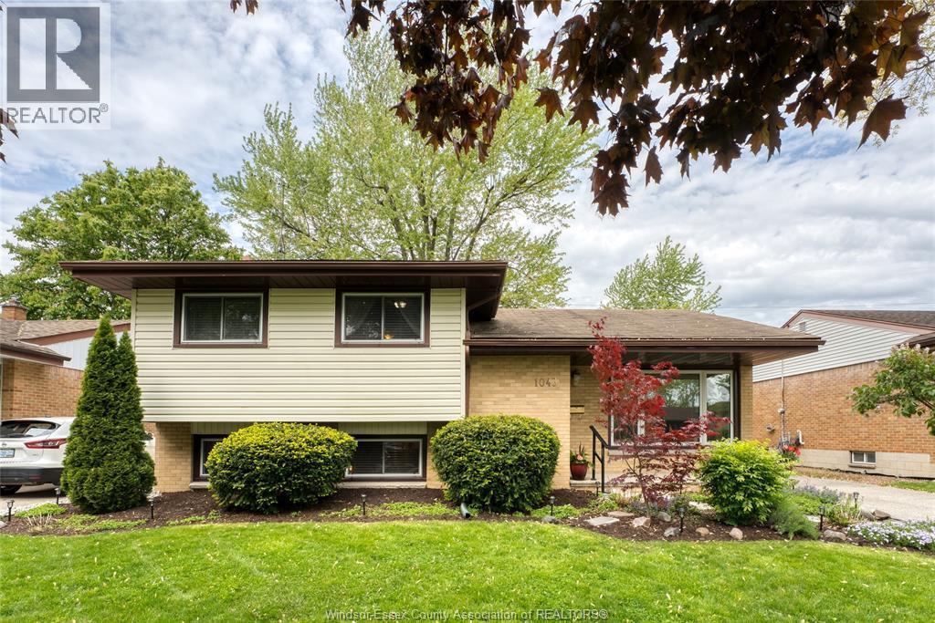 1043 Westchester Drive, Windsor — photograph 2