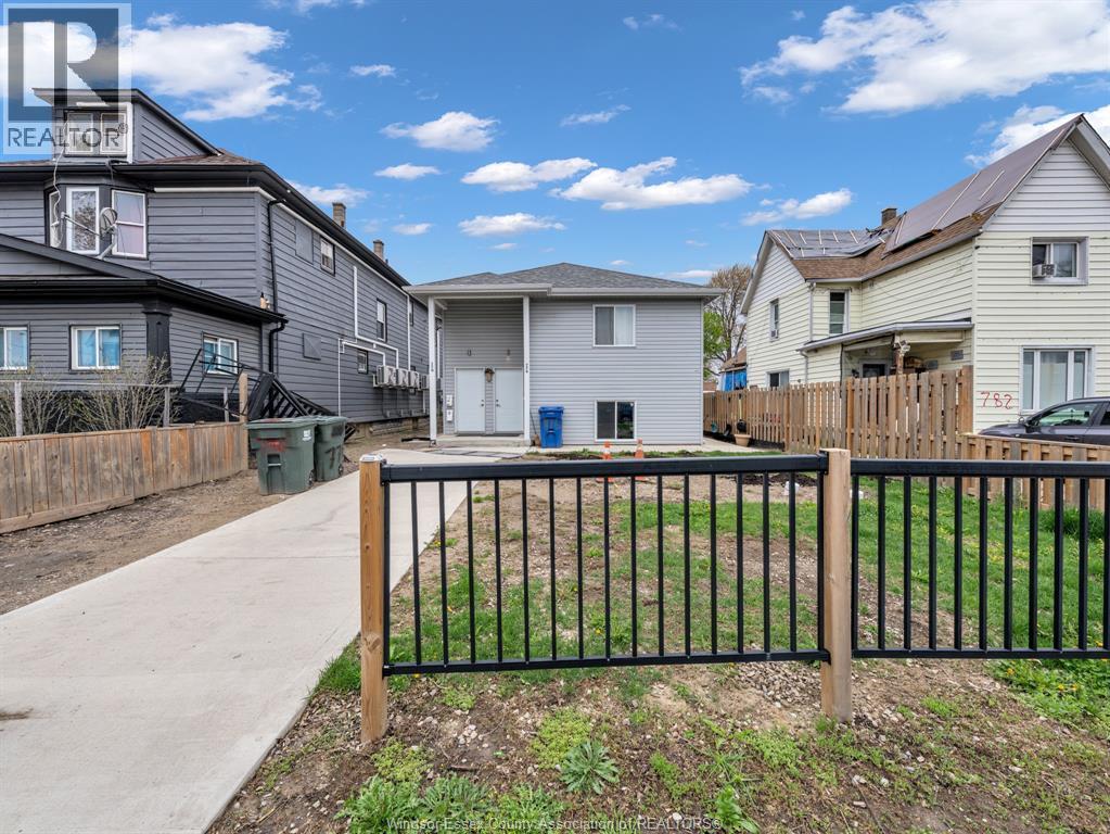 776 University Ave E, Windsor — primary photograph