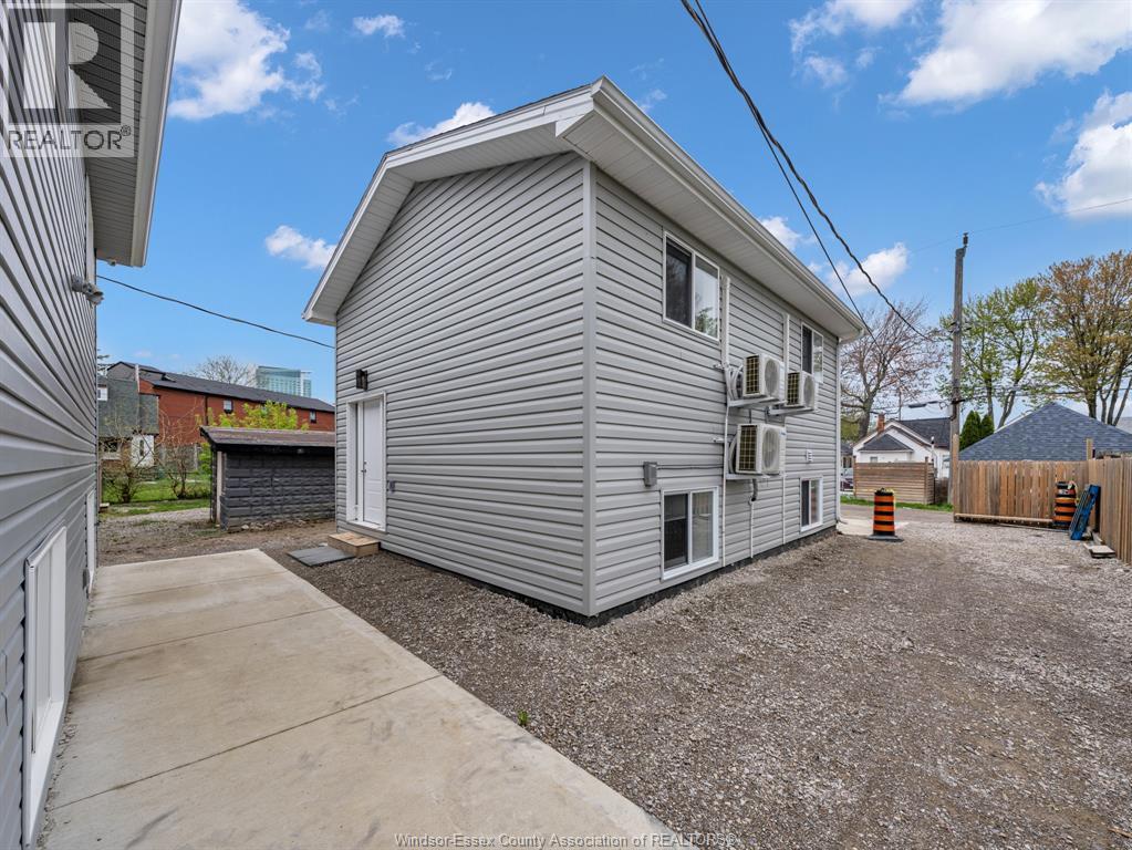 776 University Ave E, Windsor — photograph 3
