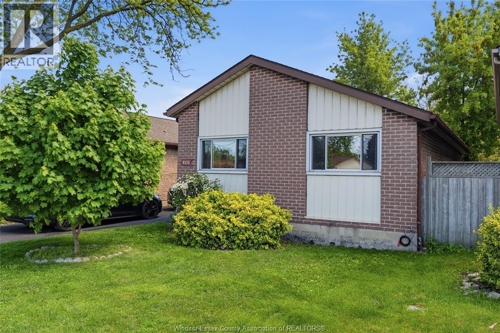 8135 Little River, Windsor — photograph 2