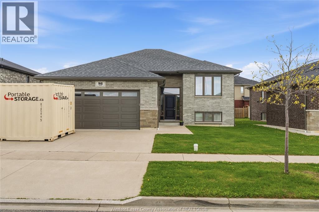 98 Peter Avenue, Leamington — photograph 2