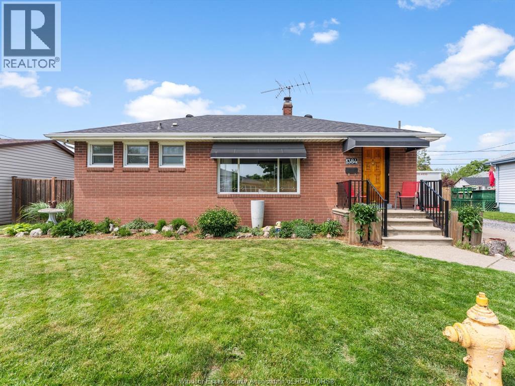 1384 Granville Crescent, Windsor — primary photograph