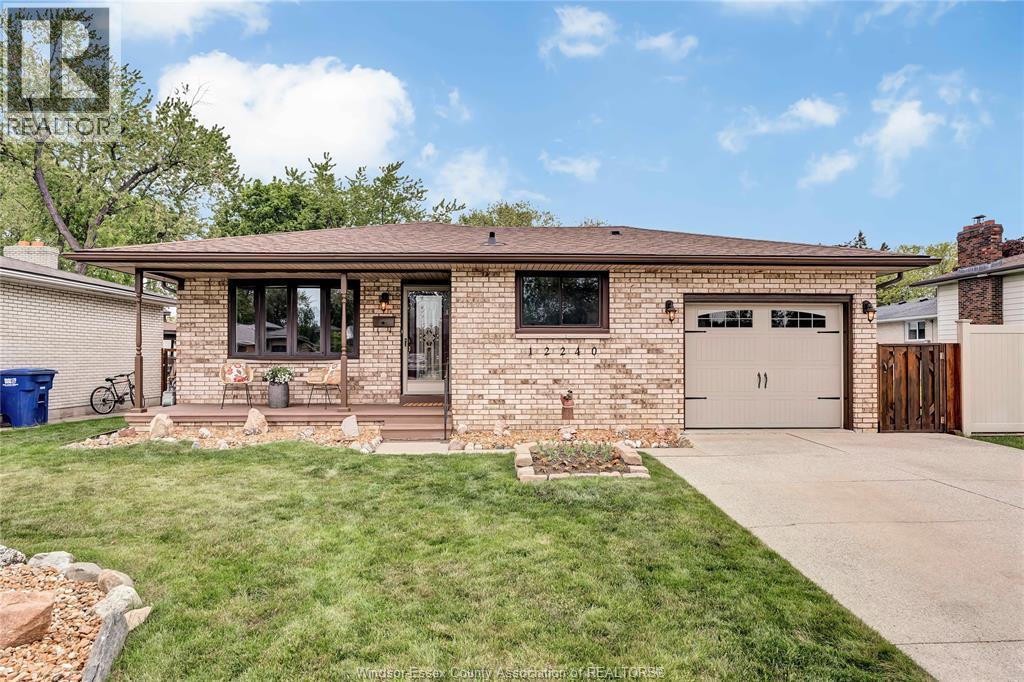 12240 Cedarwood, Tecumseh — photograph 2