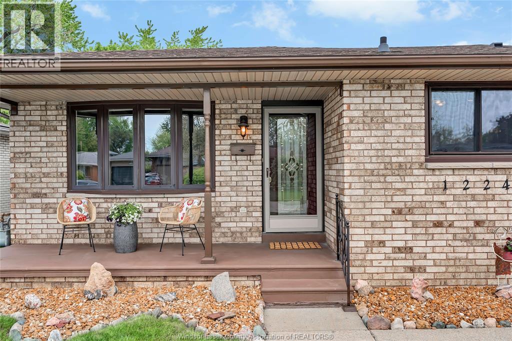 12240 Cedarwood, Tecumseh — photograph 3