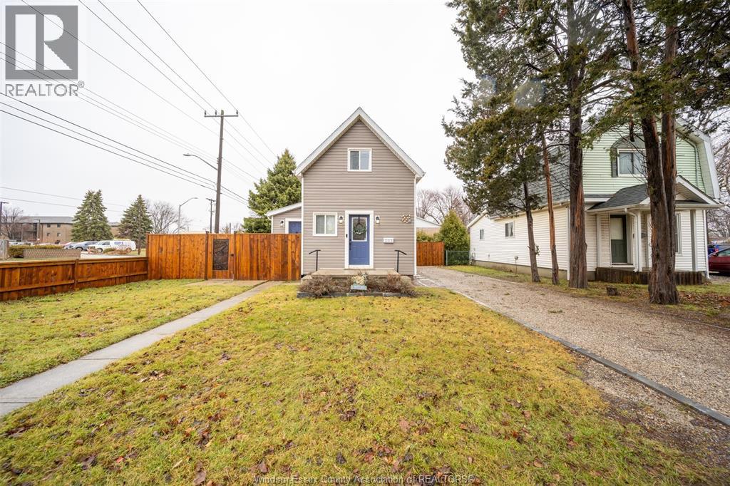 Single Family — 203 Sheldon Avenue, Chatham, Ontario