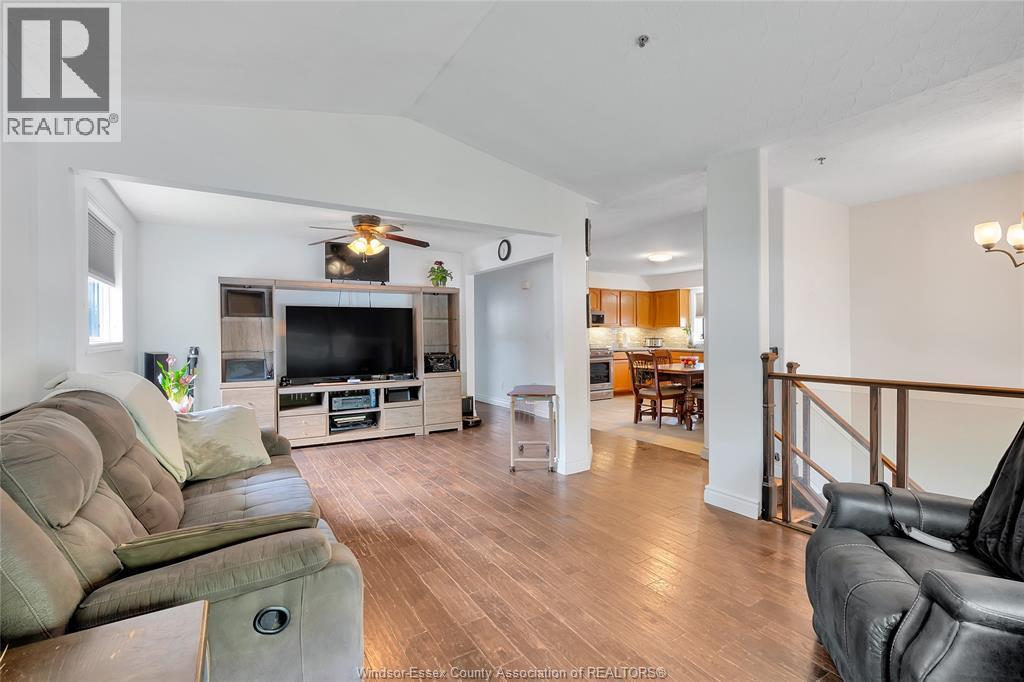 3850 Acorn, Windsor — photograph 3