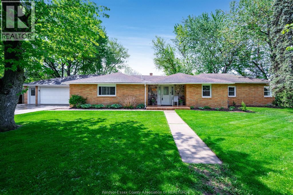 Single Family — 52 Robinson Street, Wheatley, Ontario