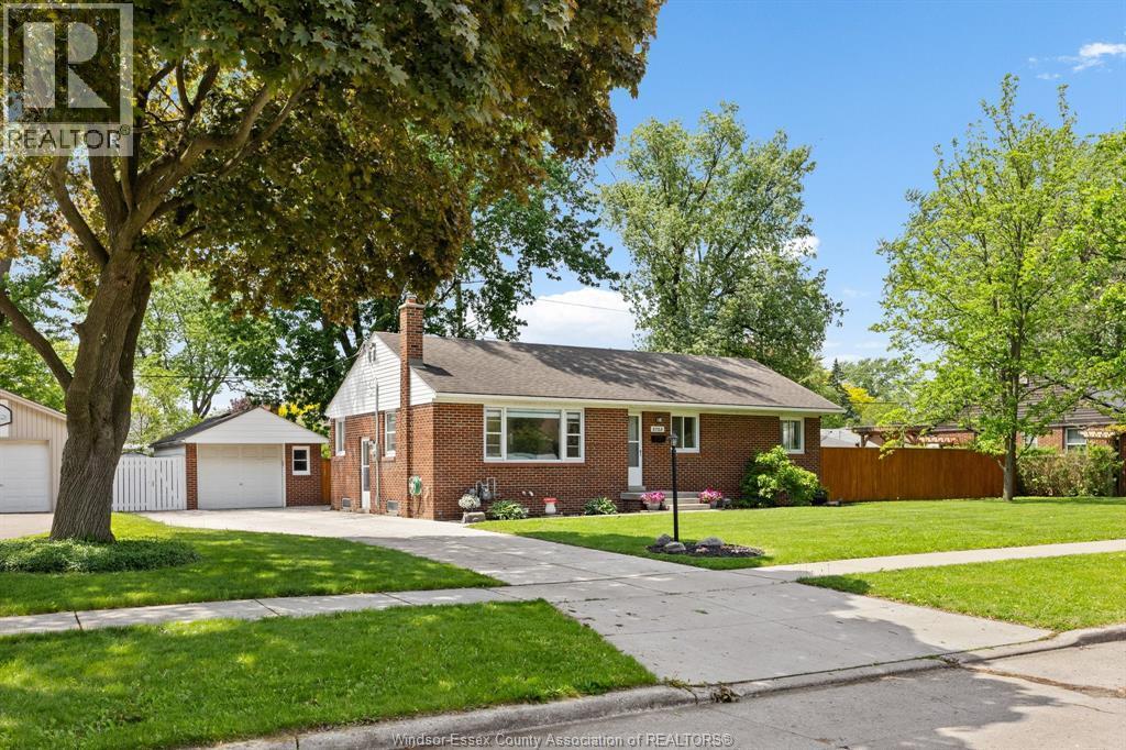2725 Randolph Avenue, Windsor — primary photograph