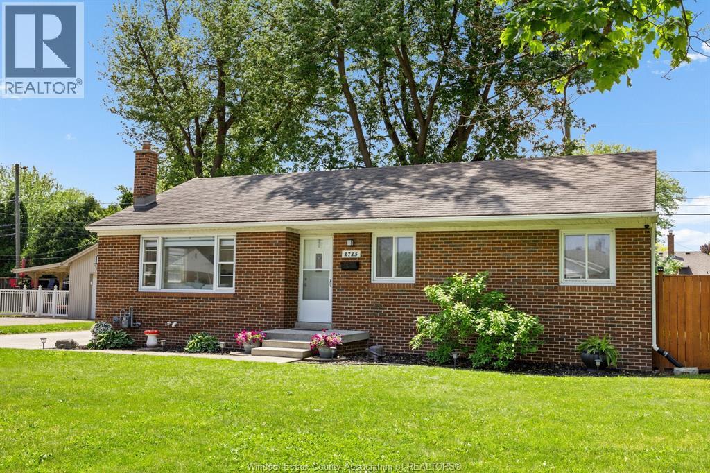 2725 Randolph Avenue, Windsor — photograph 2