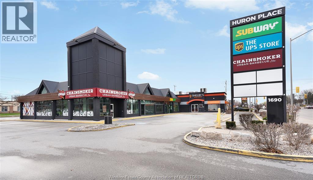 1690 Huron Church Road, Windsor — primary photograph