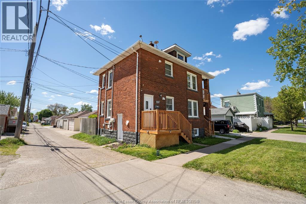 1239-47 Richmond Street, Windsor — photograph 2