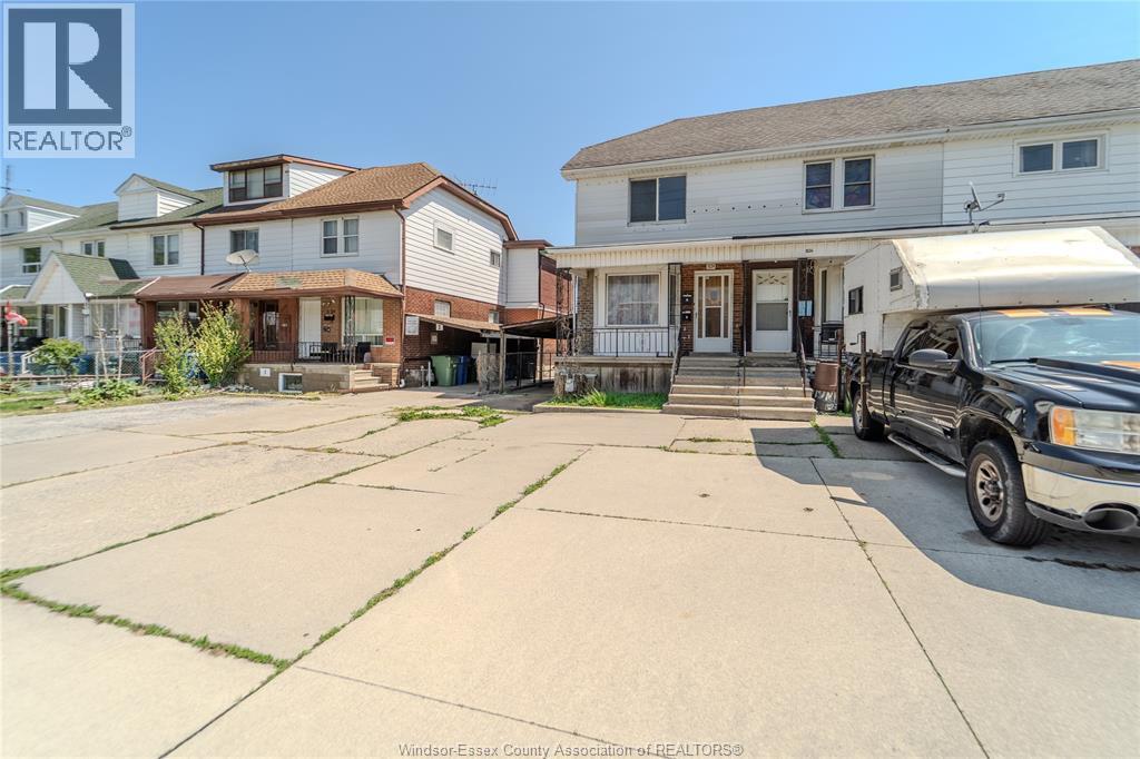 1124 Mercer Street, Windsor — photograph 2
