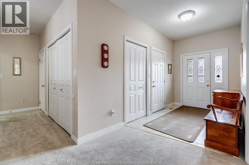 653 McNaughton Avenue, Chatham — photograph 3
