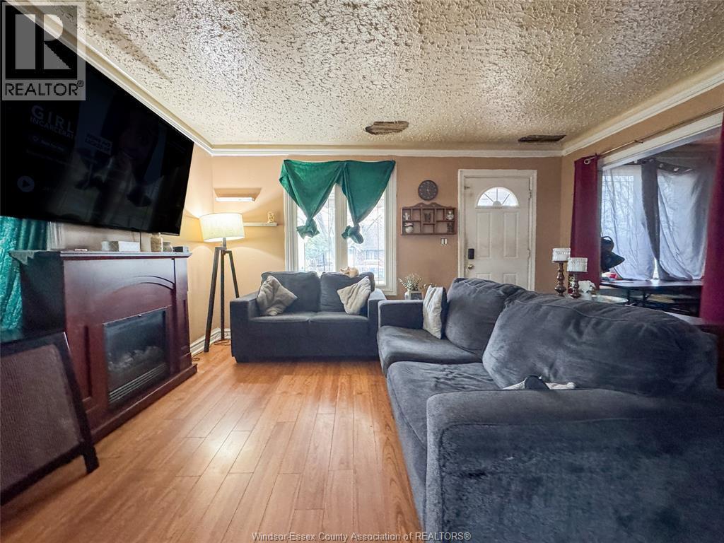 1090 Wigle, Windsor — photograph 3
