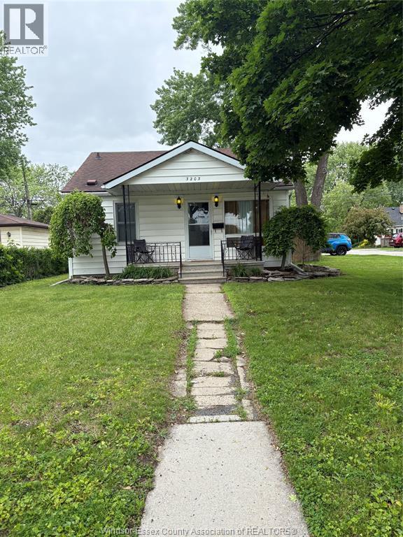 3203 Byng, Windsor — photograph 2