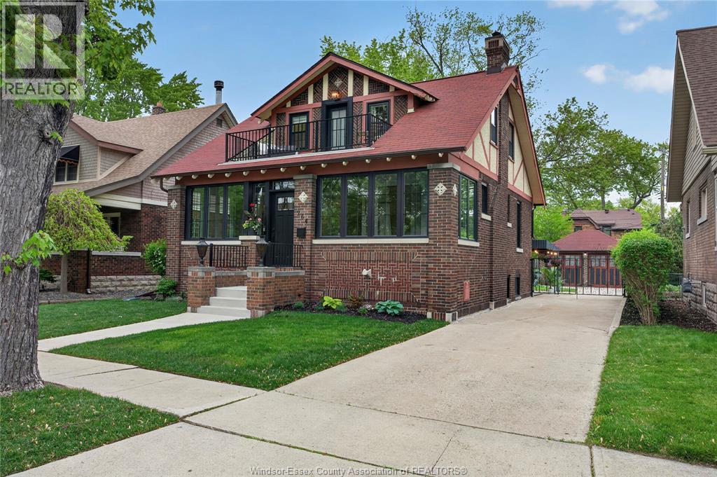 264 Thompson Boulevard, Windsor — primary photograph