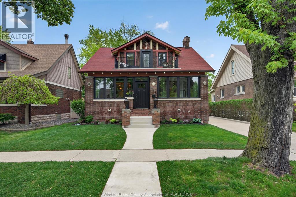 264 Thompson Boulevard, Windsor — photograph 2