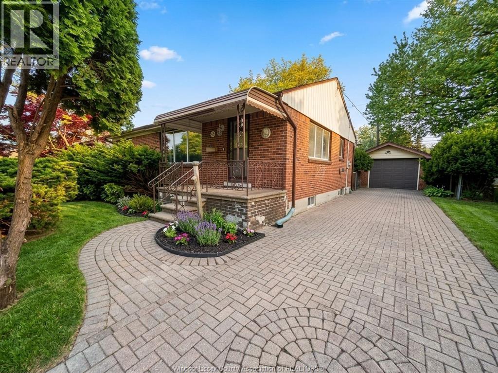 3033 Bruce Ave, Windsor — primary photograph