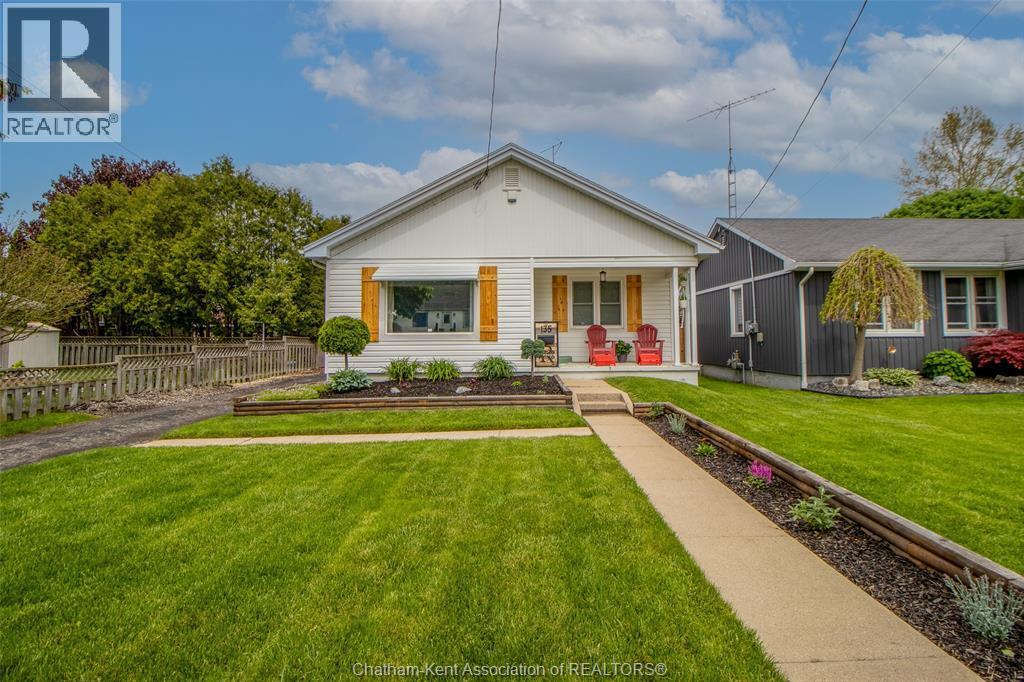 135 Alexandra Avenue, Chatham — photograph 3