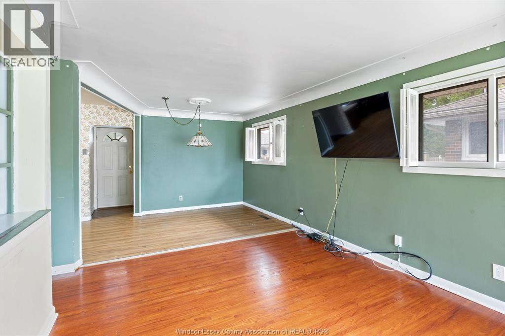 885 Isack Drive, Windsor — photograph 3