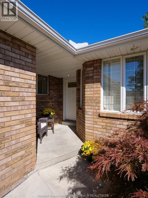 1592 Blue Heron Drive, Windsor — photograph 2