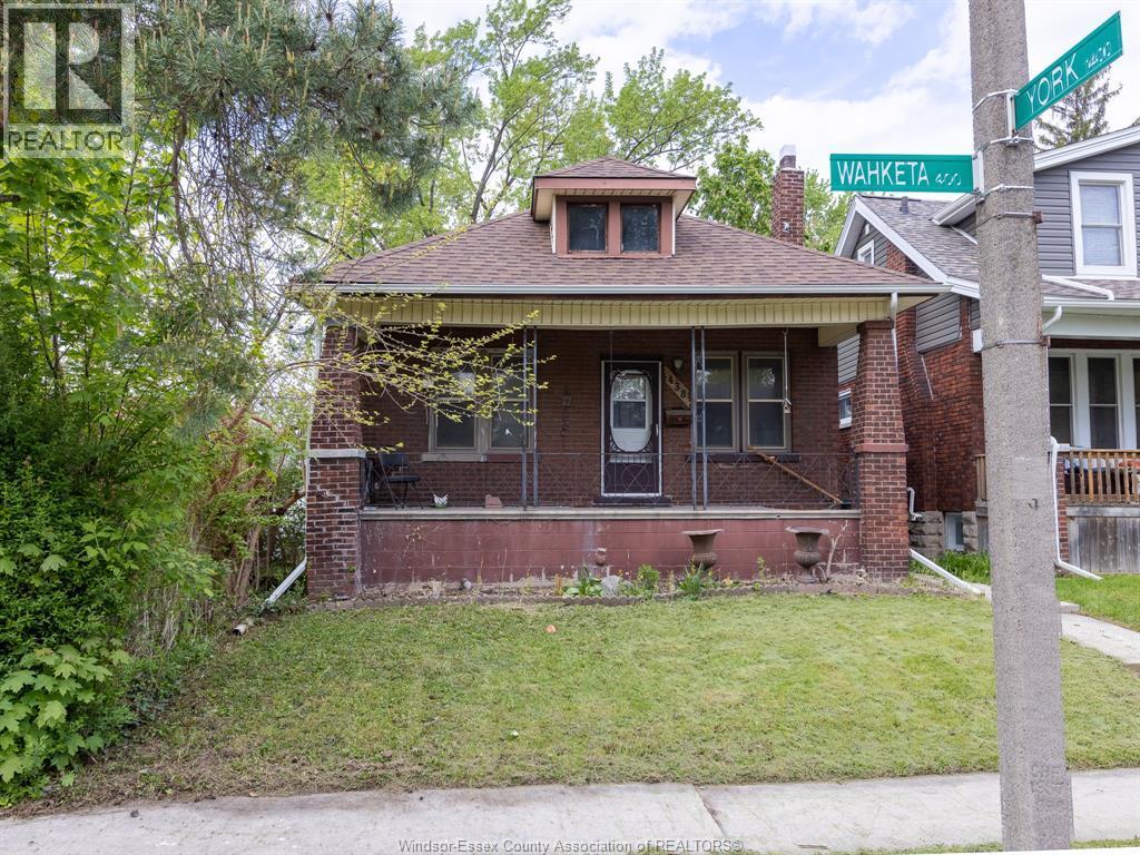 438 Wahketa Street, Windsor — photograph 2