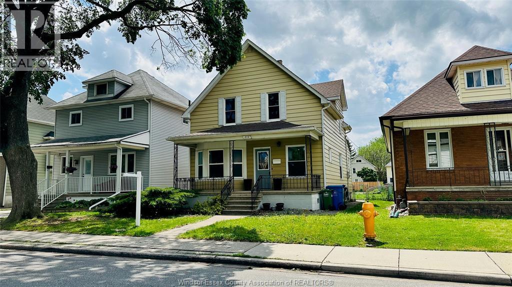 859 Pierre Avenue, Windsor — photograph 2
