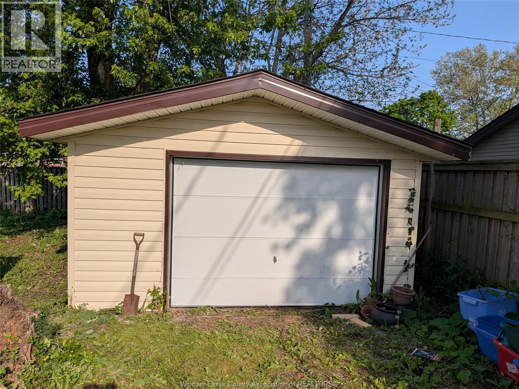 3671 Mulford Court, Windsor — photograph 3