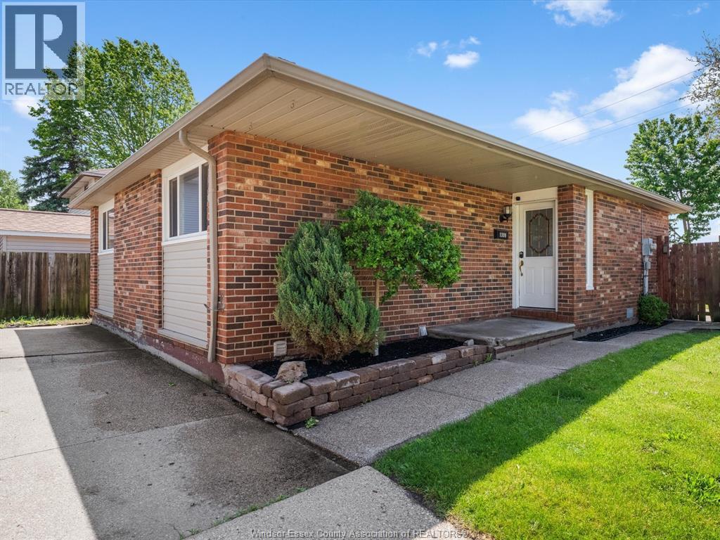 1399 Copperfield Place, Windsor — photograph 2