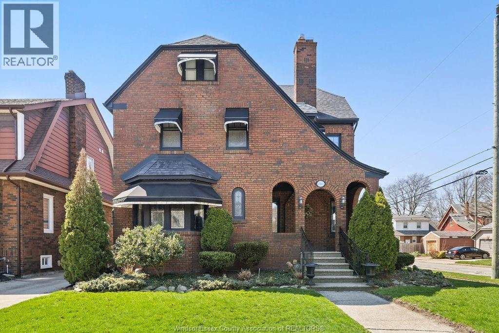 2203 Victoria, Windsor — primary photograph