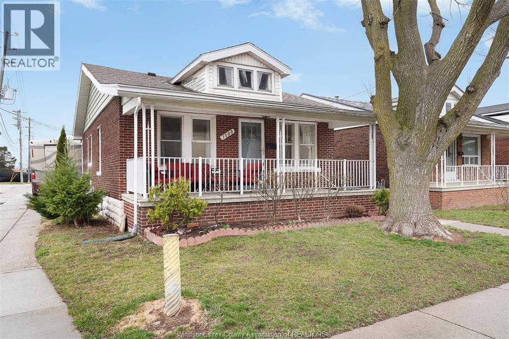 1588 Marentette Avenue, Windsor — primary photograph