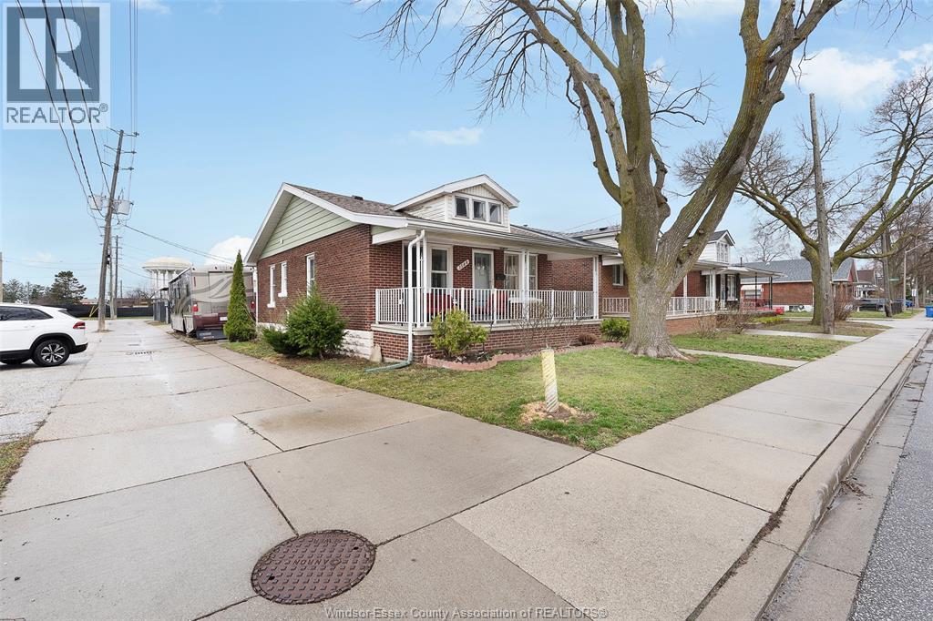 1588 Marentette Avenue, Windsor — photograph 2