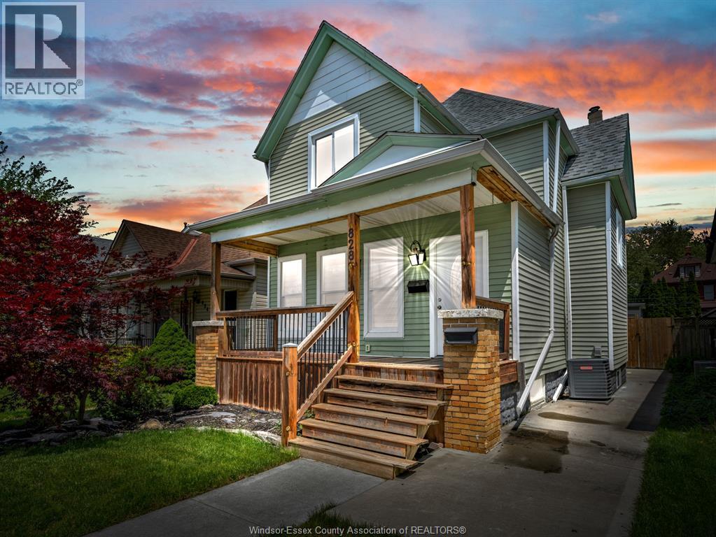 828 Lincoln, Windsor — primary photograph