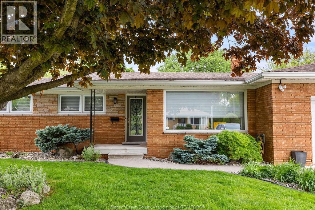 1670 Campbell Avenue, Windsor — photograph 2