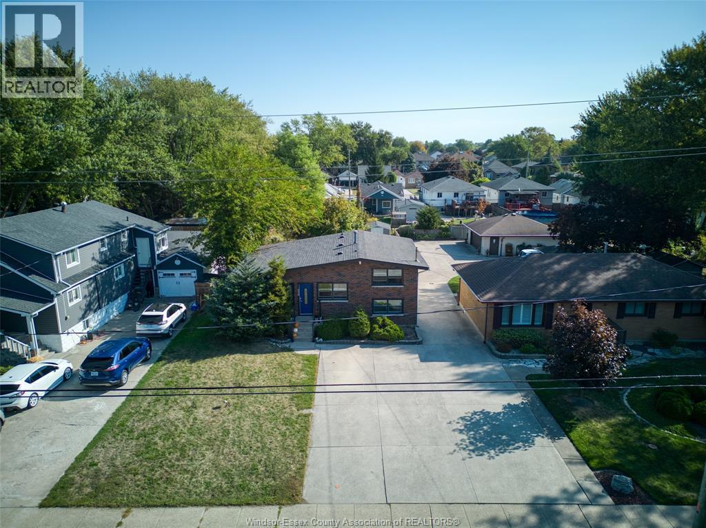 426 Lesperance Road, Tecumseh — photograph 2