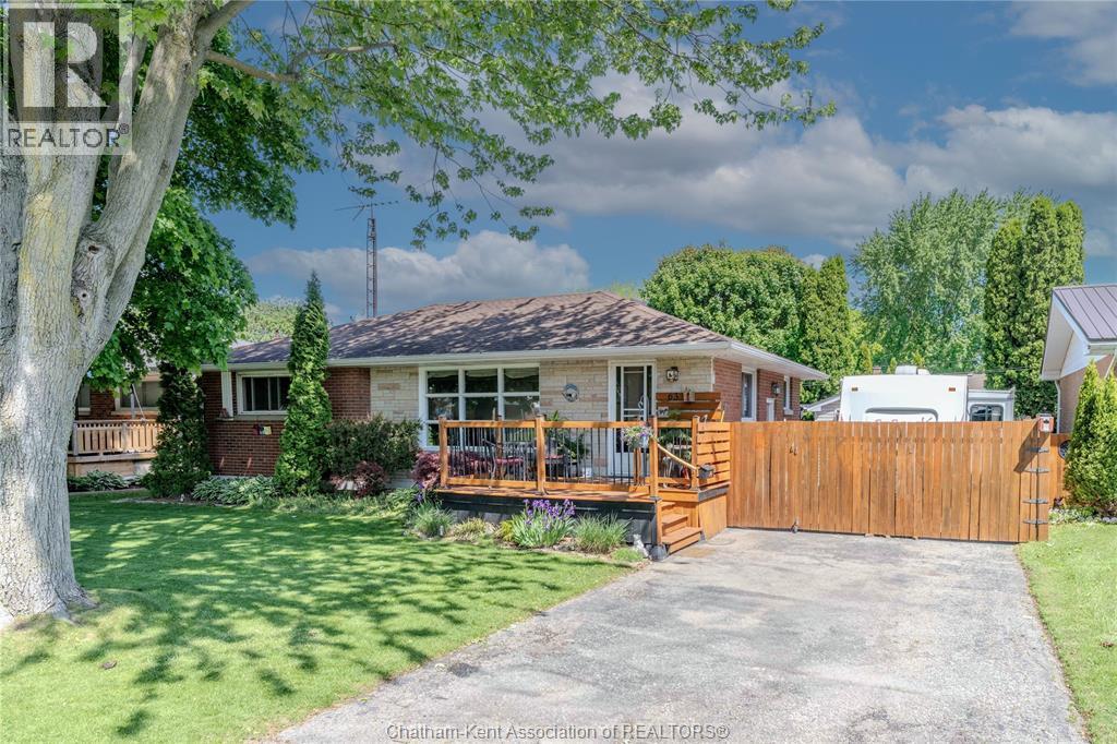 Single Family — 63 Warwick Drive, Wallaceburg, Ontario