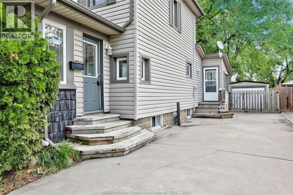 1054 Glidden, Windsor — photograph 3