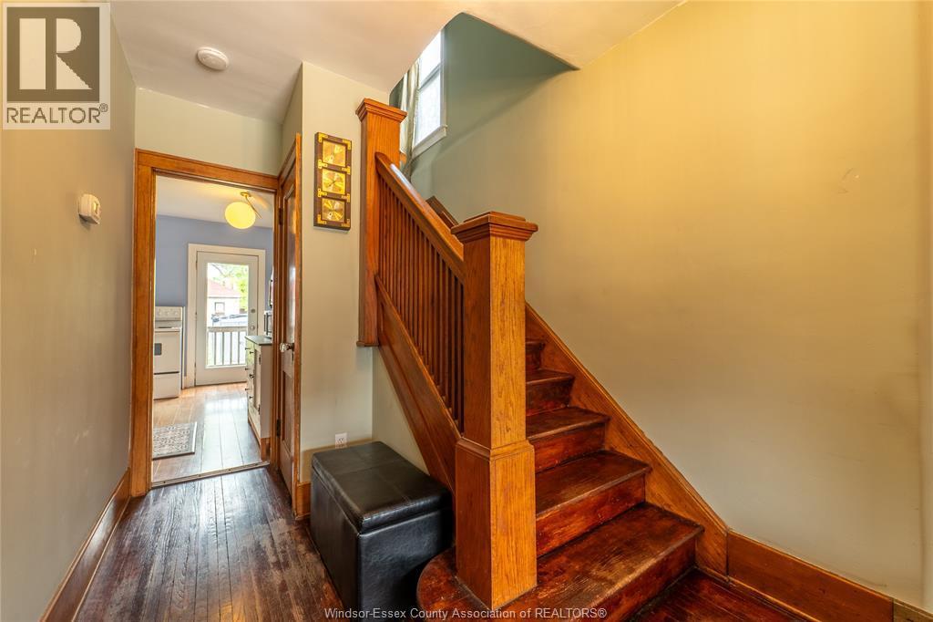 1366 Dufferin Place, Windsor — photograph 3