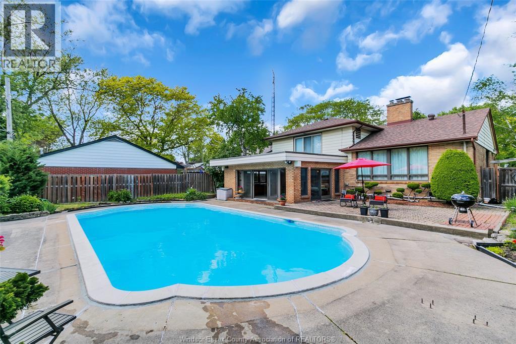 719 Champlain Drive, Windsor — photograph 3