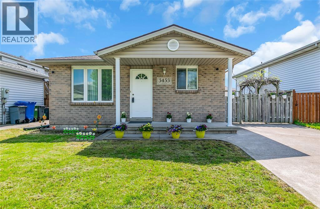 Single Family — 3453 Caribou Crescent, Windsor, Ontario