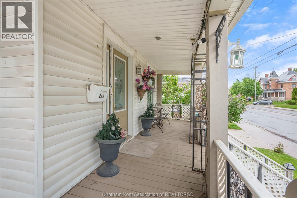 282 Queen Street, Chatham — photograph 2