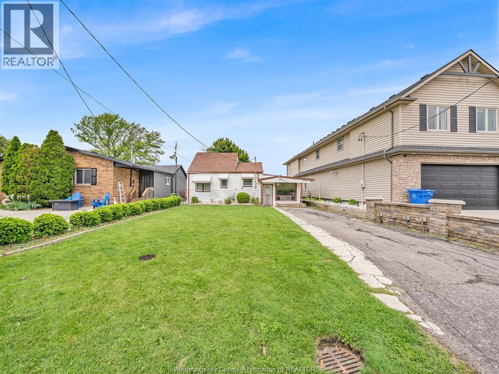 1576 Caille, Lakeshore — primary photograph