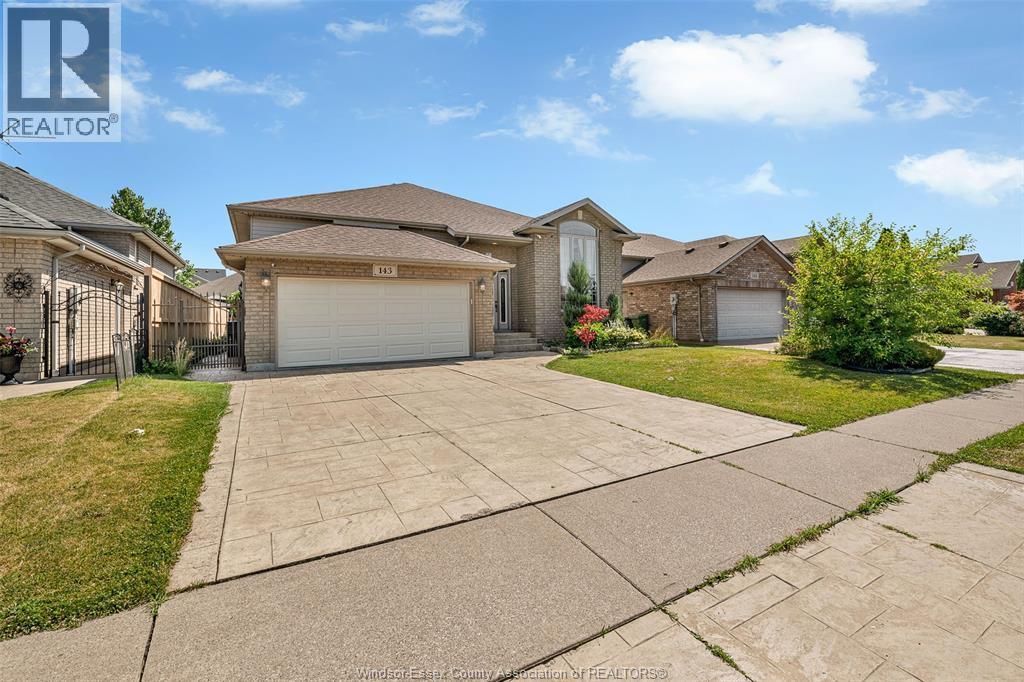 143 Amy Croft, Lakeshore — photograph 2