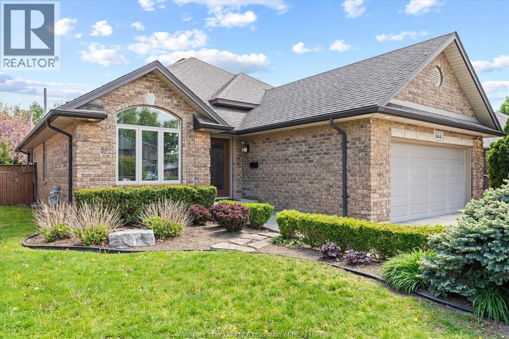 Single Family — 944 Thompson, Windsor, Ontario