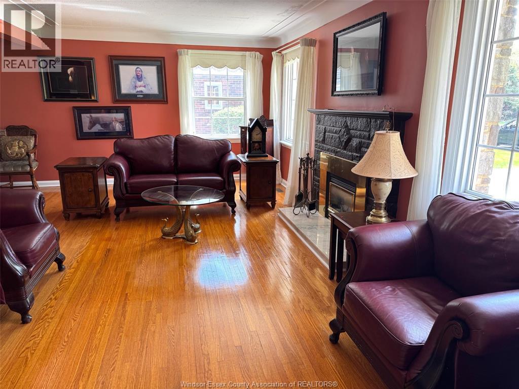 2440 Buckingham Drive, Windsor — photograph 2