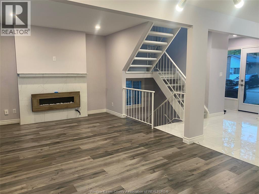 8324 Gregory Place, Windsor — photograph 2