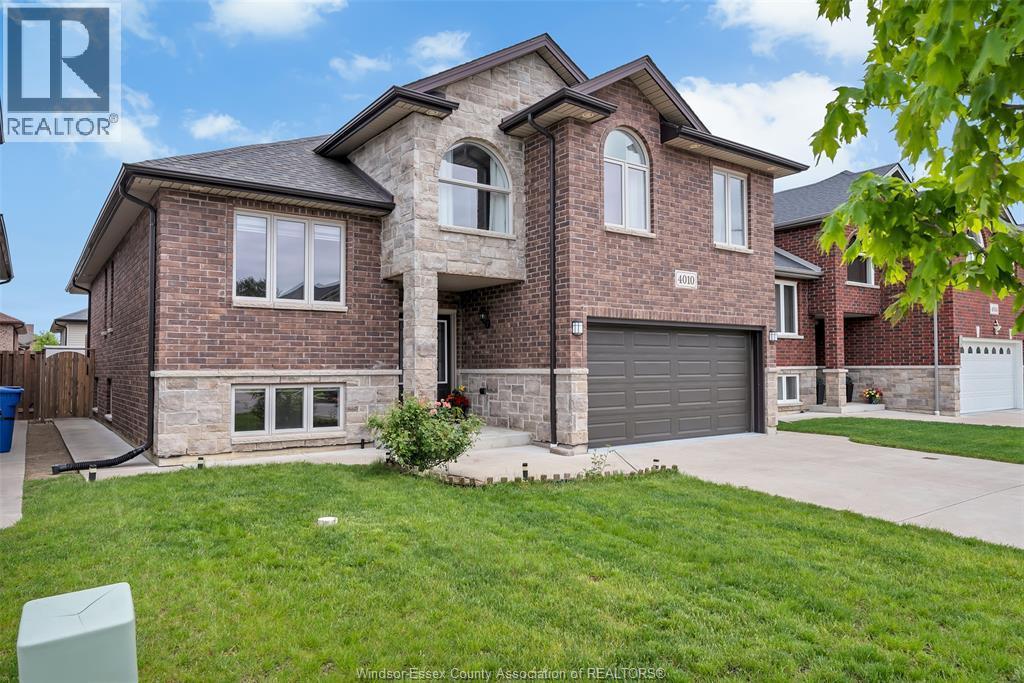 4010 Cosenza, Windsor — photograph 2