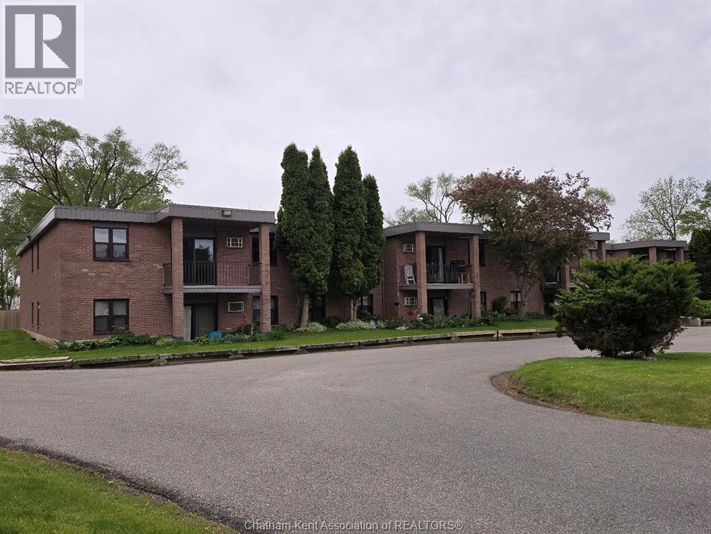 Single Family — 12 Montgomery Drive, Wallaceburg, Ontario